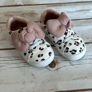 H&M girls sneakers, size 20/21